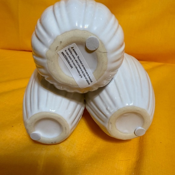 Elegant White Ceramic Vase Trio by Flora Bunda - Picture 3 of 4